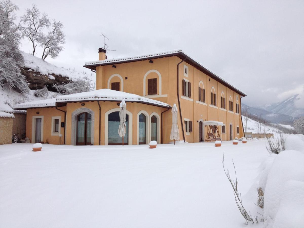 Bed and Breakfast Il Casale San Martino Норча Экстерьер фото