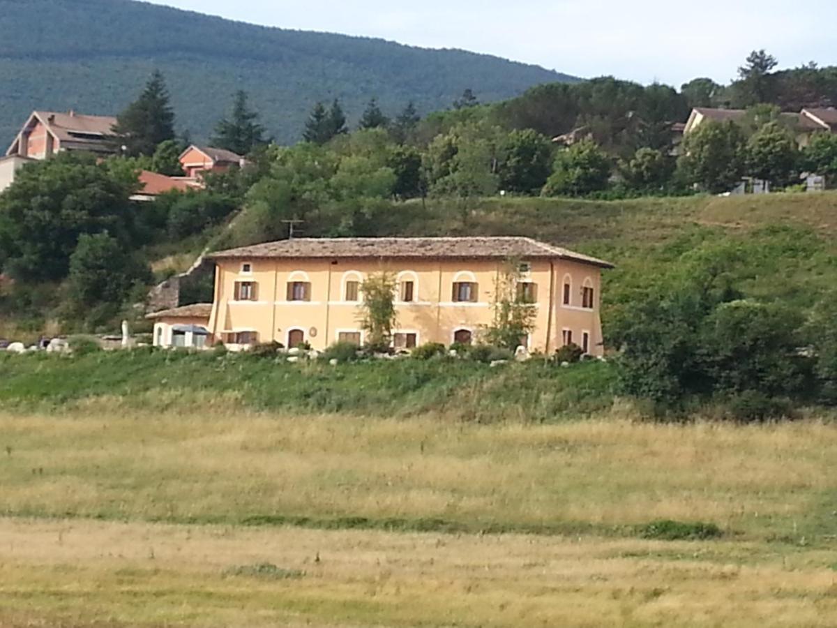 Bed and Breakfast Il Casale San Martino Норча Экстерьер фото